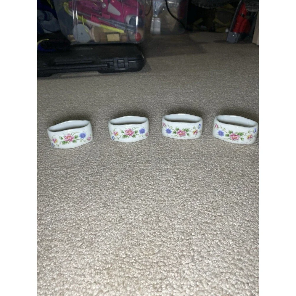 Set of 4 Andrea by Sadek Porcelain Floral Napkin Rings 2
